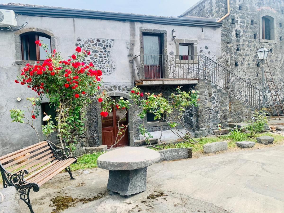 Villa Alessio - Case Vacanza Con Piscina Sull'Etna Puntalazzo Kültér fotó