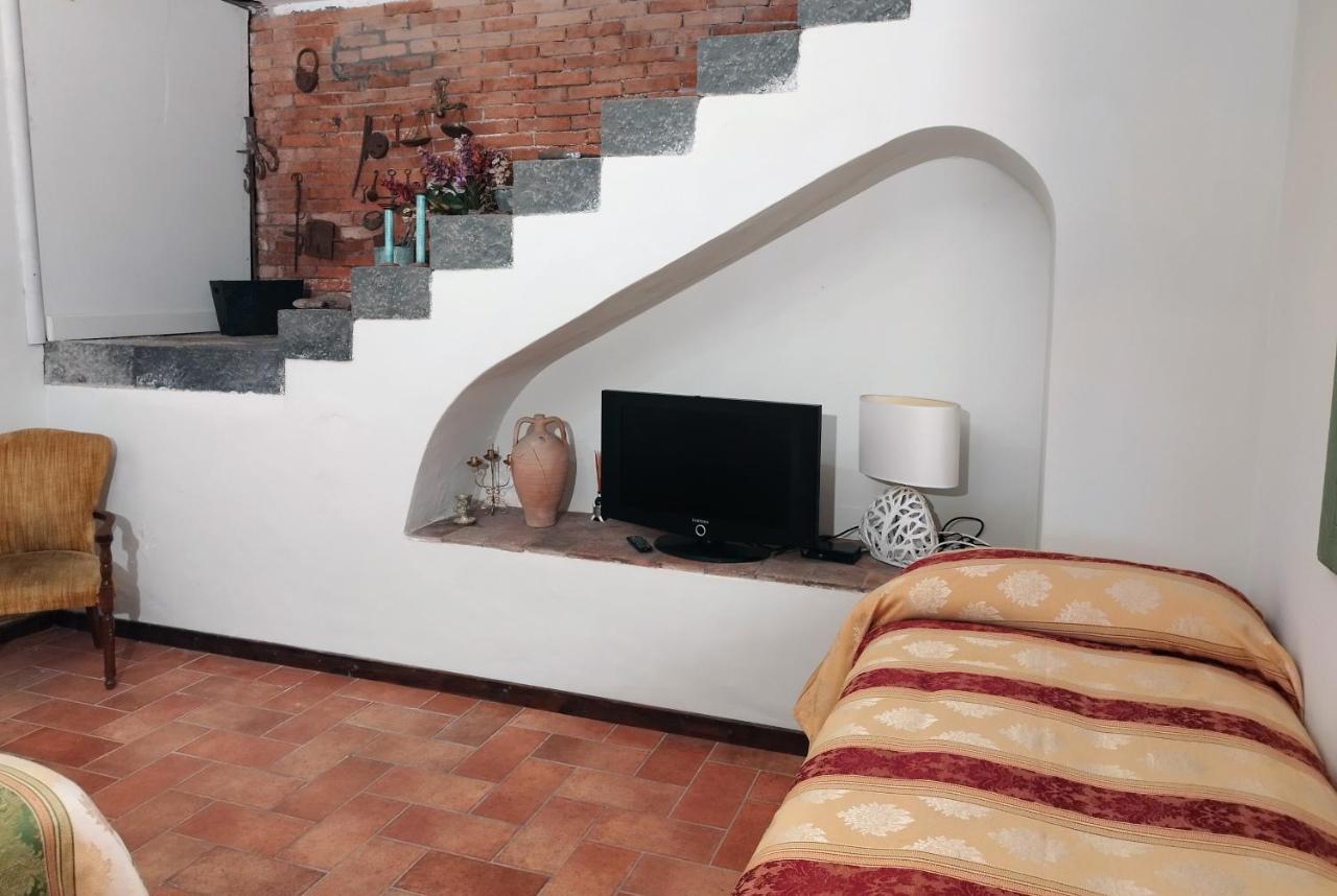 Villa Alessio - Case Vacanza Con Piscina Sull'Etna Puntalazzo Kültér fotó