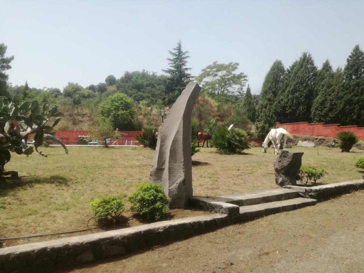 Villa Alessio - Case Vacanza Con Piscina Sull'Etna Puntalazzo Kültér fotó